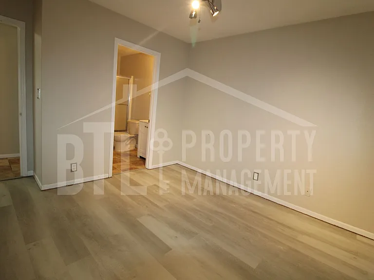 240 Fox Ridge Rd — Photo 4