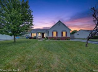 8196 Loon Ln, Grand Blanc, MI 48439