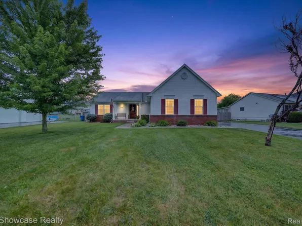 8196 Loon Ln, Grand Blanc, MI 48439