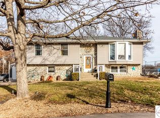 100 W Hickory Ln, Windsor, MO 65360