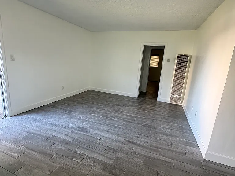 917 Georgia St — Photo 10