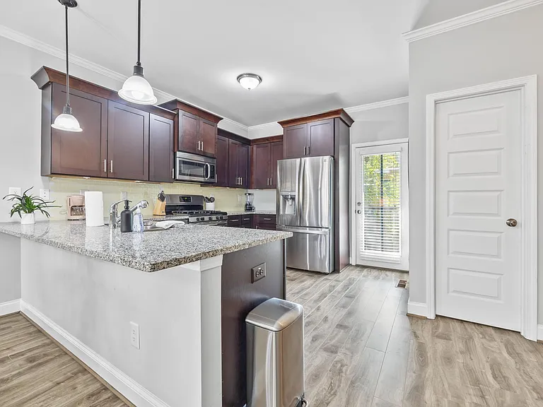 1365 Memorial Dr SE #9 — Photo 10