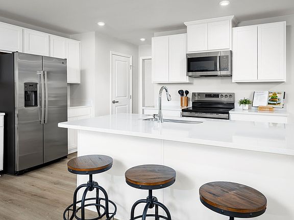 3rd image of 1007 Merlin St