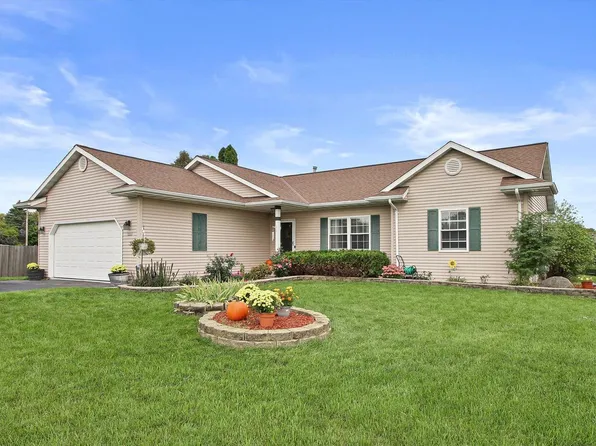 7931 North Tichigan ROAD, Waterford, WI 53185