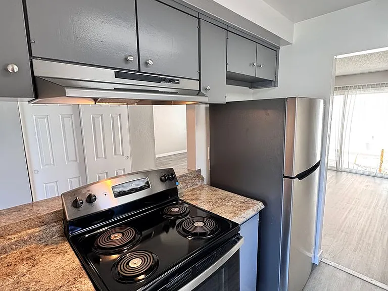 4321 Green Ave — Photo 4