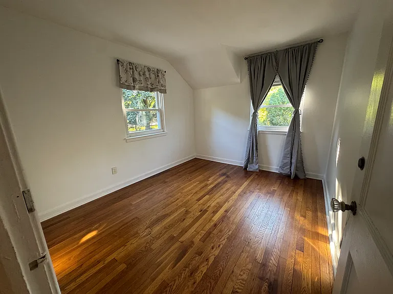 1940 Riverside Dr — Photo 18