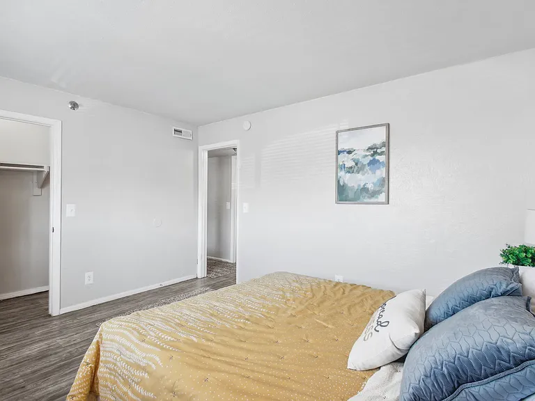Highland Park Apartments — Photo 15