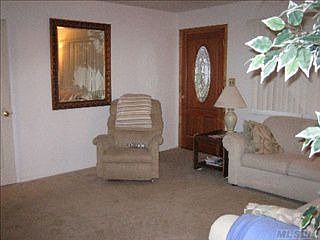 5th image of 159 Fordham Ave