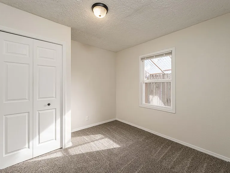 300 SE 100th Ave #B — Photo 13