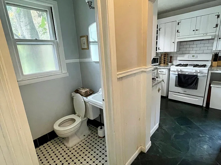 391 Kercheval Ave — Photo 8