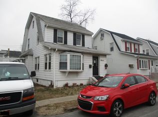 11 Evergreen Dr, Lindenhurst, NY 11757