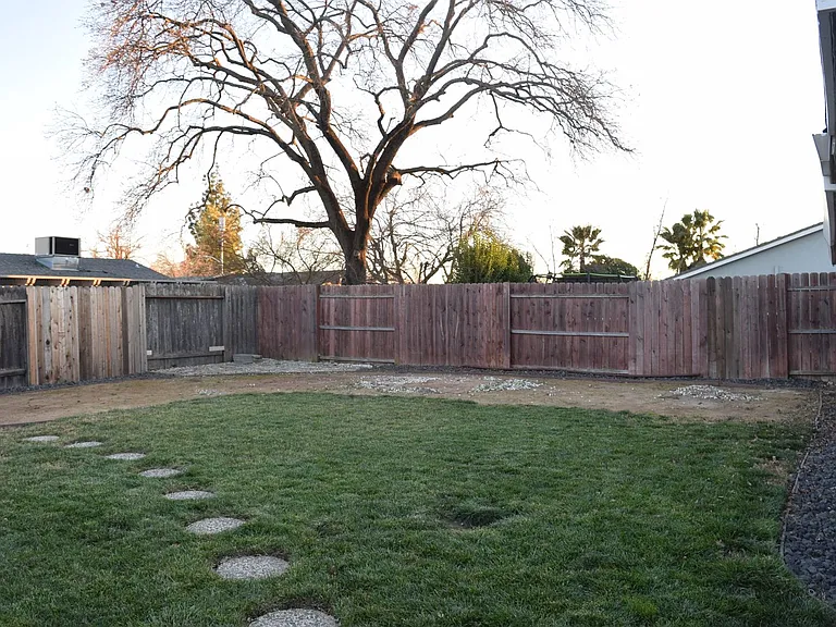 2586 S Whitney Blvd — Photo 1