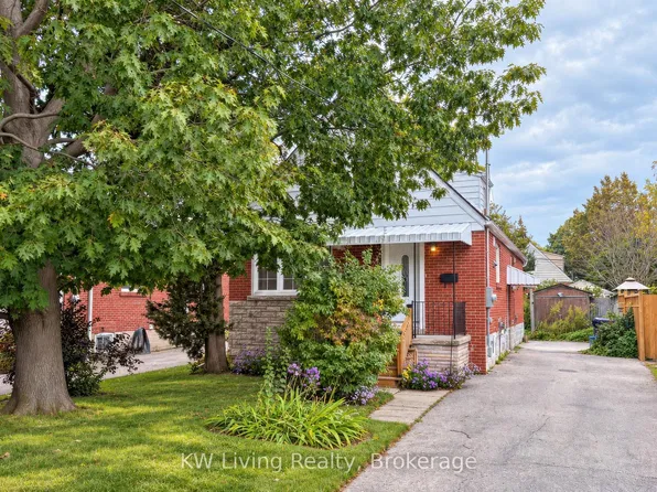 20 Gardens Cres #Basement, Toronto, ON M4B 1T5