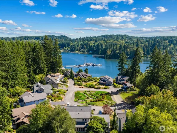 300 Bromley Place NW, Bainbridge Island, WA 98110