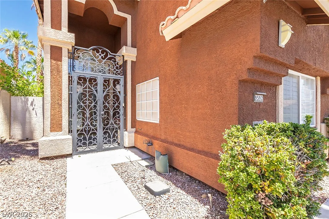 4 bed, 4.0 bath, 3738 sqft, $4,500 — Photo 4