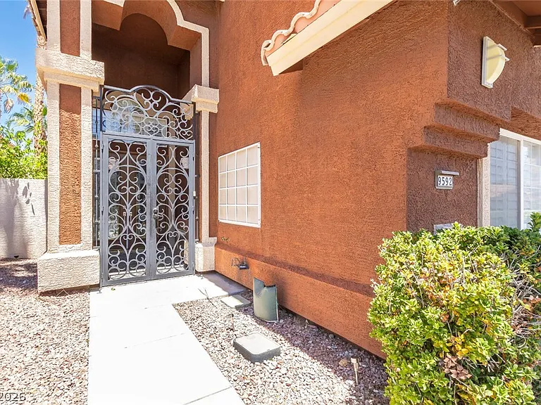 9592 Camino Capistrano Ln — Photo 4
