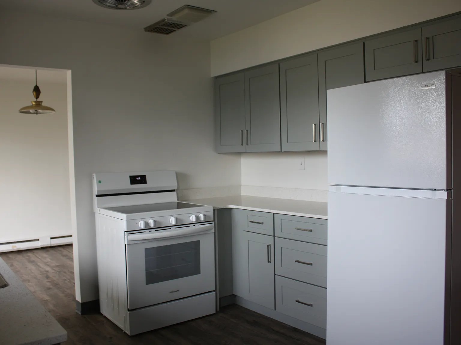 3 bed, 1100 sqft, $1,200 — Photo 4