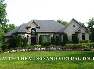 10 Riverside Ln, Saline, MI 48176