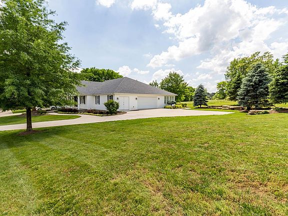 4th image of 437 Hamlett Dr W