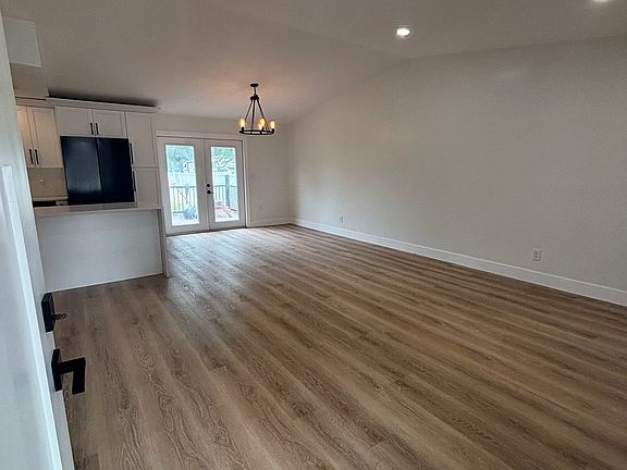 3rd image of 6939 W Comanche Ave