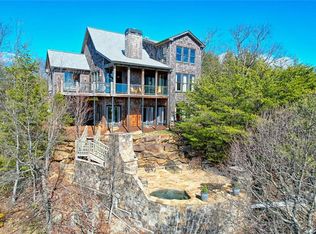 985 Hickory Nut Mountain Rd, Clarkesville, GA 30523