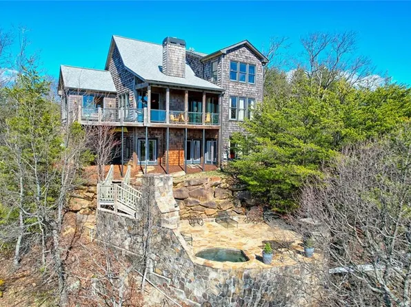 985 Hickory Nut Mountain Rd, Clarkesville, GA 30523