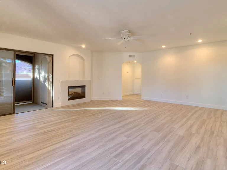 5104 N 32nd St #408 — Photo 2