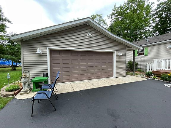 6814 S Forest Lake Dr, Alger, MI 48610 | MLS #50147037 | Zillow