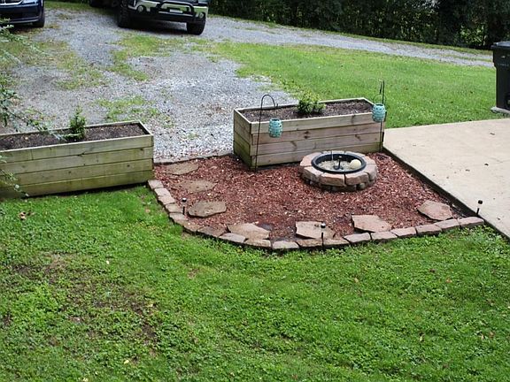 4th image of 204 Eastside Dr