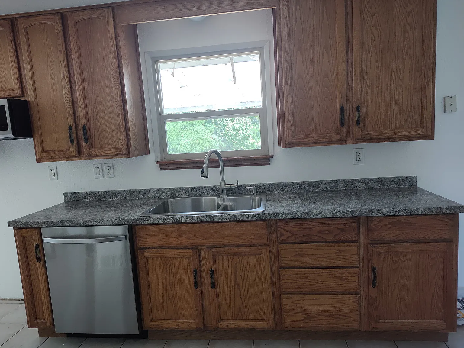 3 bed, 1395 sqft, $2,200 — Photo 1