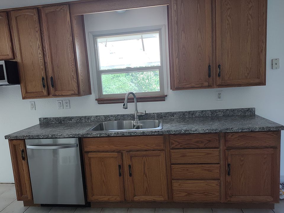 1st image of 607 S 72nd Ave