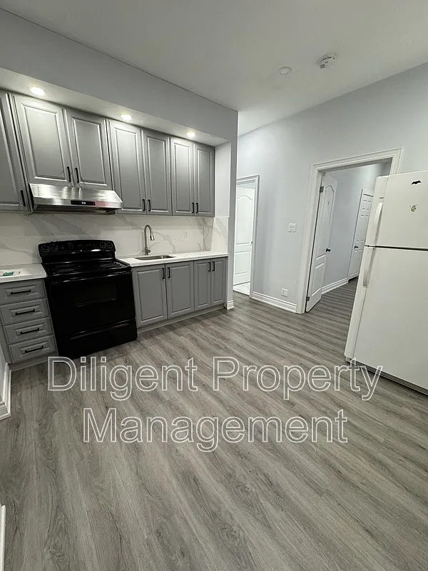 3 bed, 2.0 bath, $750 — Photo 2