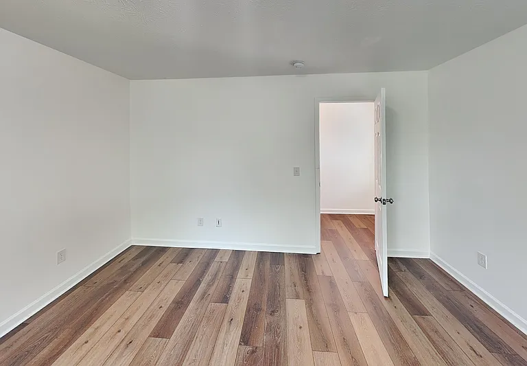 10506 Broadford St — Photo 13