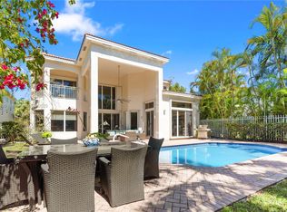 19542 Embassy Ct, Miami, FL 33179