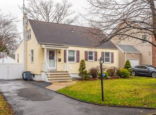 528 Amsterdam Ave, Roselle Park, NJ 07204
