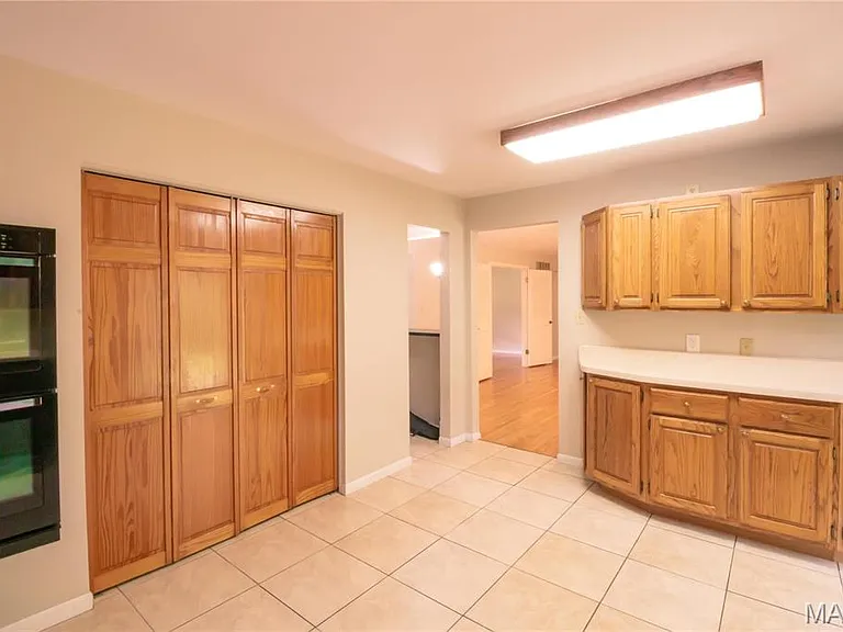 395 Statesman Ct — Photo 6
