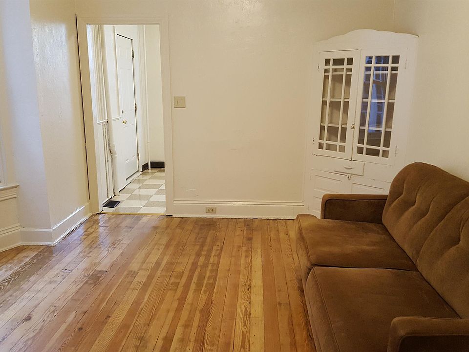 2nd image of 823 W Poplar St #1