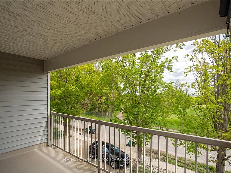 325 Peter St N #2 — Photo 2