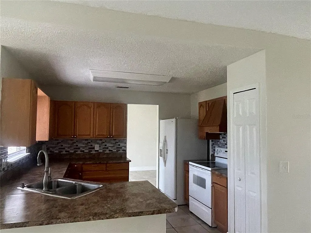 3 bed, 2.0 bath, 1776 sqft, $1,700 — Photo 3