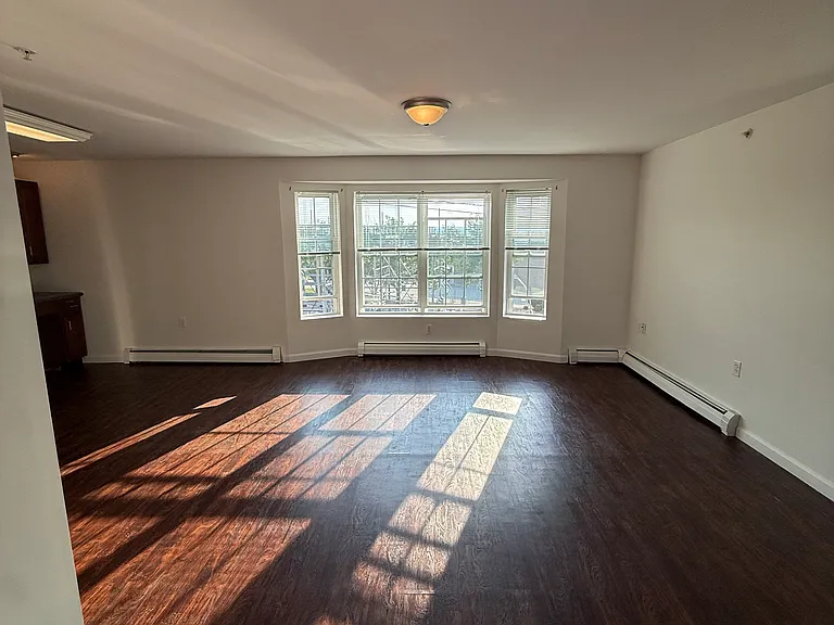 661 Bell St #10 — Photo 2