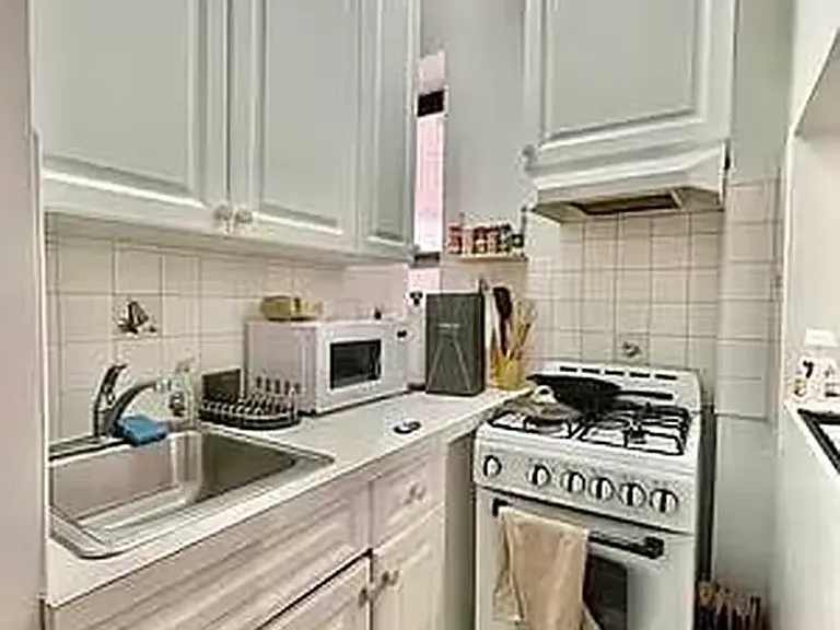 318 E 78th St #13 — Photo 3