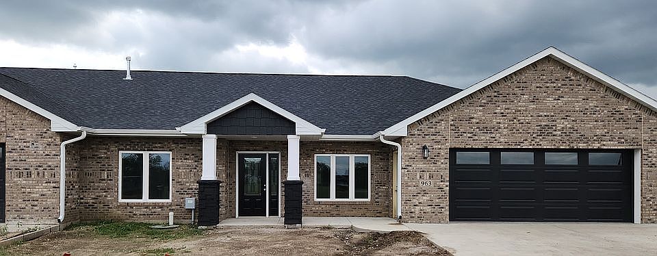 1st image of 963 Thomas Dr