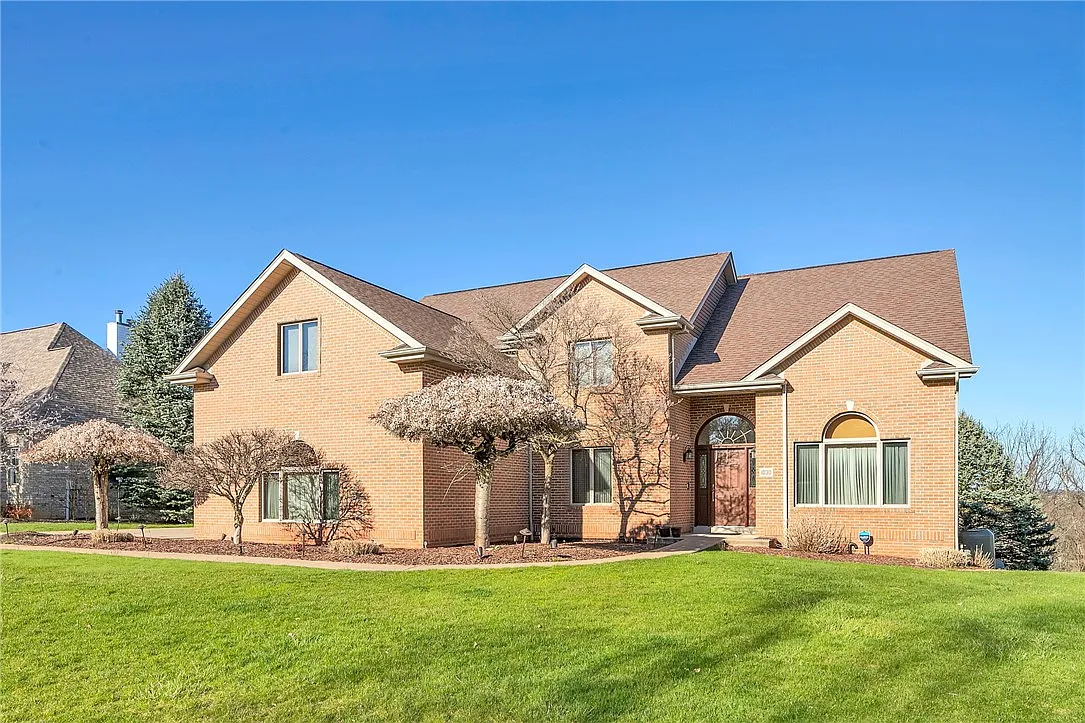 1030 Lexington Dr photo 1