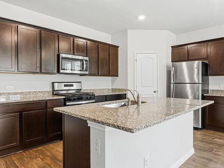 202 Eagle Mountain Trl — Photo 2