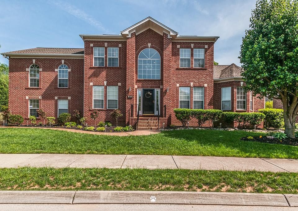 Front of the house - What about that Curb Appeal!!
