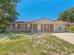 9 Oak Ln, Shalimar, FL 32579