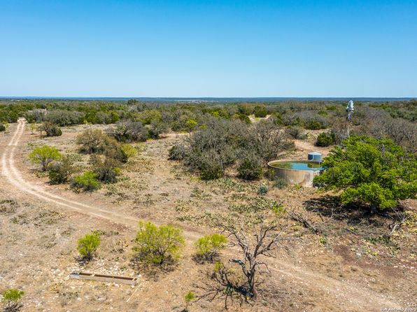 8631 deer crossing dr, Fort McKavett, TX 76841