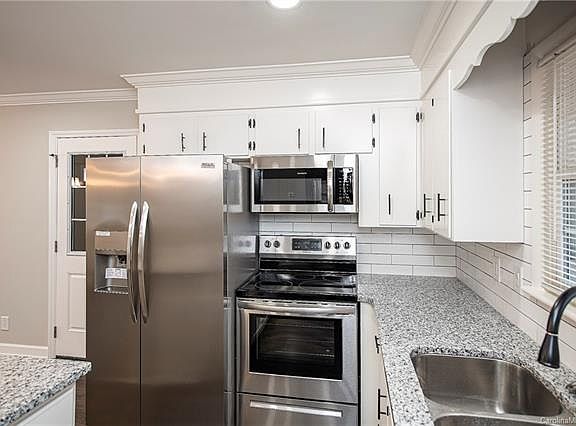 3rd image of 3708 Castlerock Dr