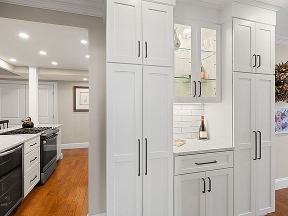 5th image of 85 E India Row APT 20G