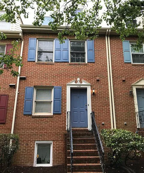 1174 N Vermont St — Photo 1